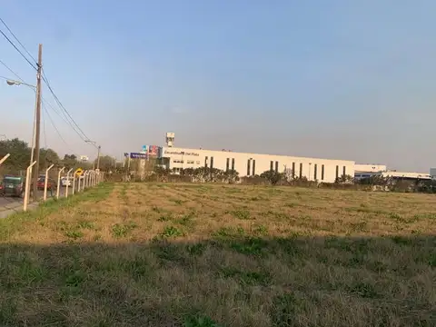 Unico frente de 100 ML  sobre Autopista para crear actividad logistica, comercial con gran imagen