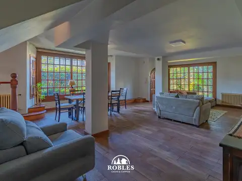 Chalet en el exclusivo barrio Los Troncos.