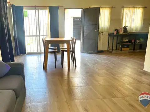 Casa 4 ambientes con 2 baños