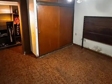 CASA 4 AMBIENTES CON PILETA COCHERA EN LOTE 408 m2