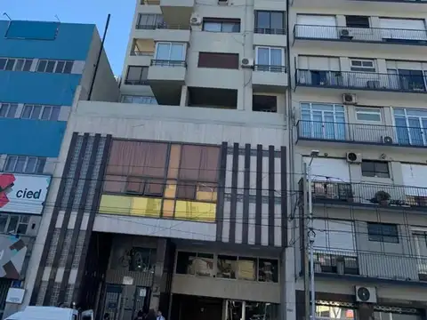 Av Pres Bartolome Mitre 2000, Piso 7°