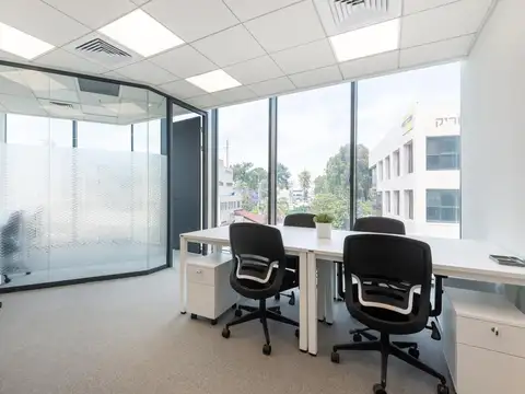 Alquiler de oficina abierta bellamente diseñada para 15 personas en Asuncion, Perseverancia