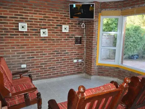 Casa 4 ambientes con 2 baños