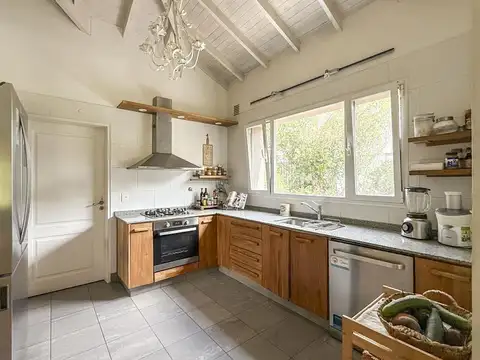 Casa en venta en Ayres de Pilar. 3 Dormitorios. Family.  Escritorio. Amplia galería.