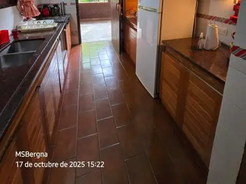Casa 4 ambientes con 2 baños