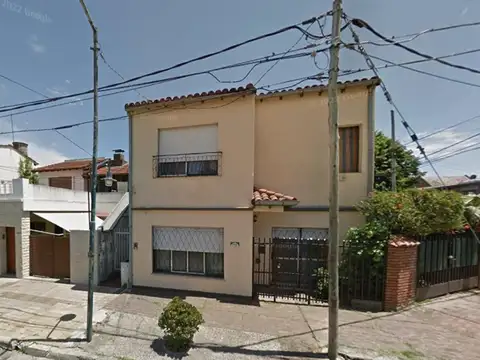 CONFORTABLE CHALET  B° MALVINAS BIEN UBICADO