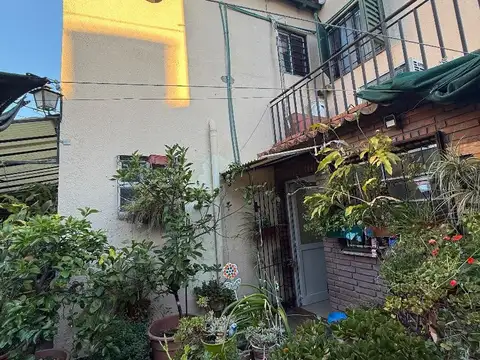 CONFORTABLE CHALET  B° MALVINAS BIEN UBICADO