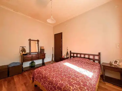Casa 6 ambientes con 2 baños
