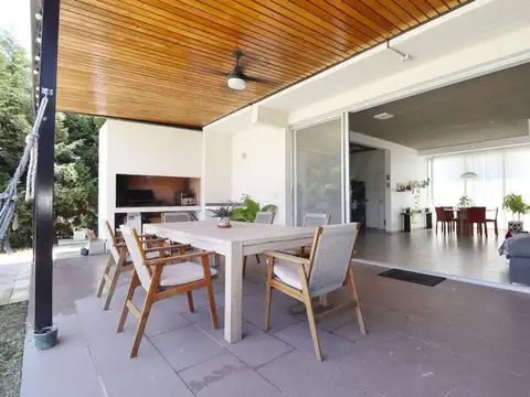 Casa en Alquiler en El Canton, USD 1.900