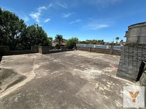 Casa en venta - 2 Dormitorios 2 Baños - Cochera - 390Mts2 - Glew, Almirante Brown