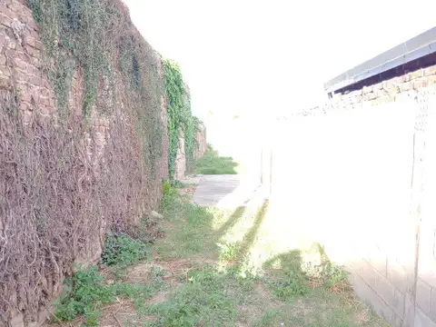 SE VENDE LOTE 302M2. C/ESCRITURA. A 2 CUADRAS AV. LA MADRID.
