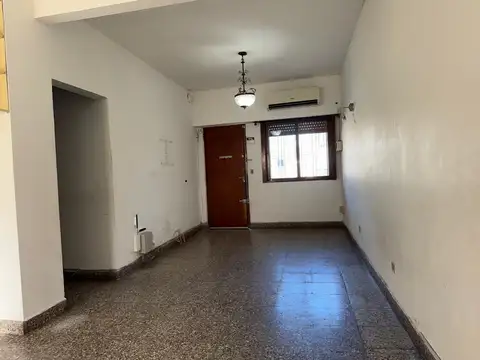 CASA EN VENTA CON FONDO Y QUINCHO-AVELLANEDA