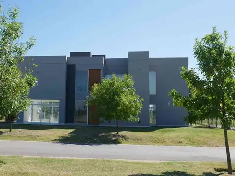 Casa Venta de 7 Amb y piscina en Santa Isabel II