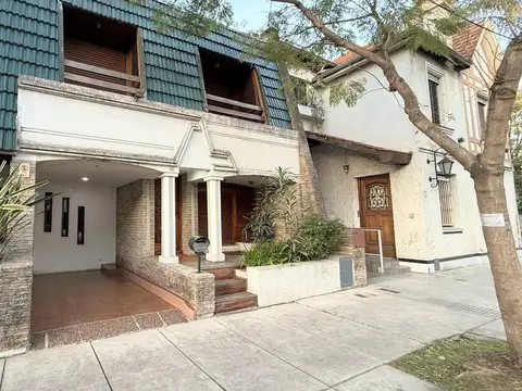 Casa en Venta 4 ambientes con patio, terraza y cochera en Villa Devoto