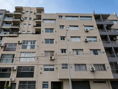 Departamento 2 ambientes con balcón y cochera en Haedo Sur