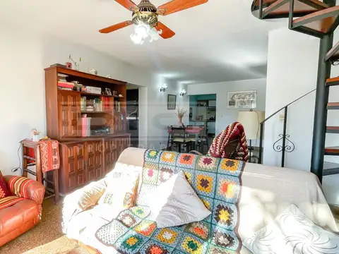 Depto Tipo Casa 4 ambientes con 2 baños