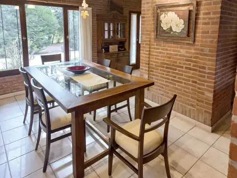 Casa 5 ambientes con 2 baños