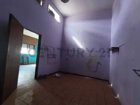 CASA EN VENTA BURZACO AMPLIO JARDIN 4 AMBIENTES