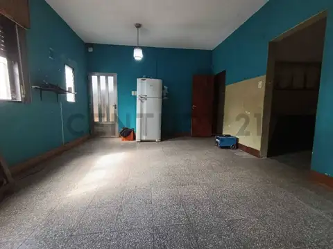 CASA EN VENTA BURZACO AMPLIO JARDIN 4 AMBIENTES
