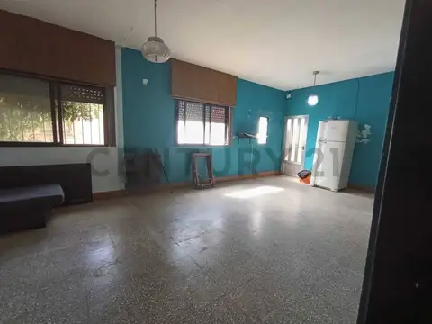 CASA EN VENTA BURZACO AMPLIO JARDIN 4 AMBIENTES