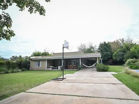 CASA QUINTA EN LOS ROBLES