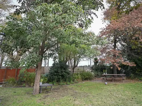 CASA QUINTA EN LOS ROBLES