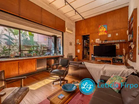 Imponente casona restaurada con gran jardín, terrazas y cochera.