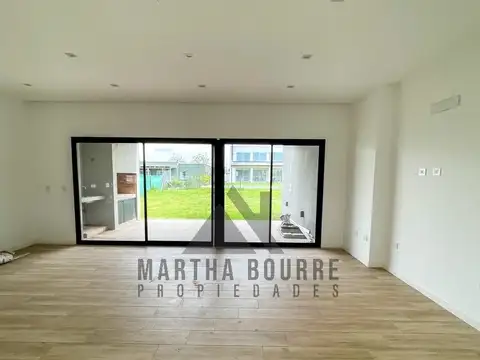 Casa 4 ambientes con 2 baños