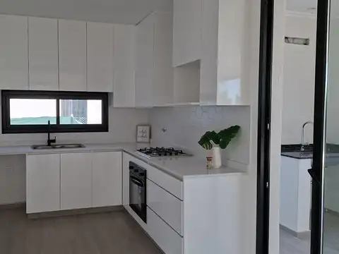 Casa en Venta con 4 cocheras