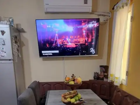 Departamento en Planta Alta + 3 Locales (Alquilados)