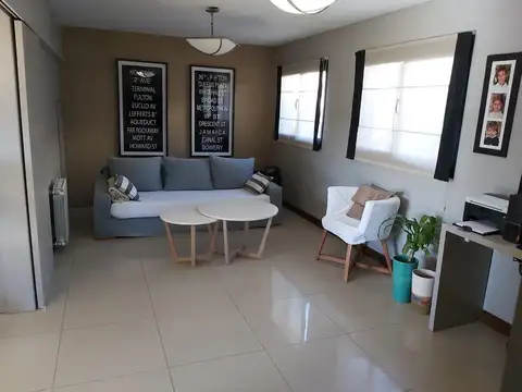 Casa 9 ambientes con 4 baños