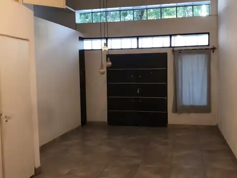 CASA EN PROPIEDAD HORIZONTAL. 5 AMBIENTES. 3 BAÑOS. LOCAL