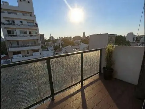 Venta departamento 3 ambientes en Palermo Soho. Al frente con balcón. Piso alto. Amplio. Muy Luminoso.
