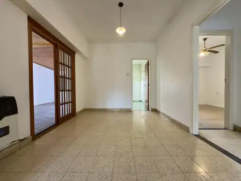 Casa en Alquiler con 2 cocheras