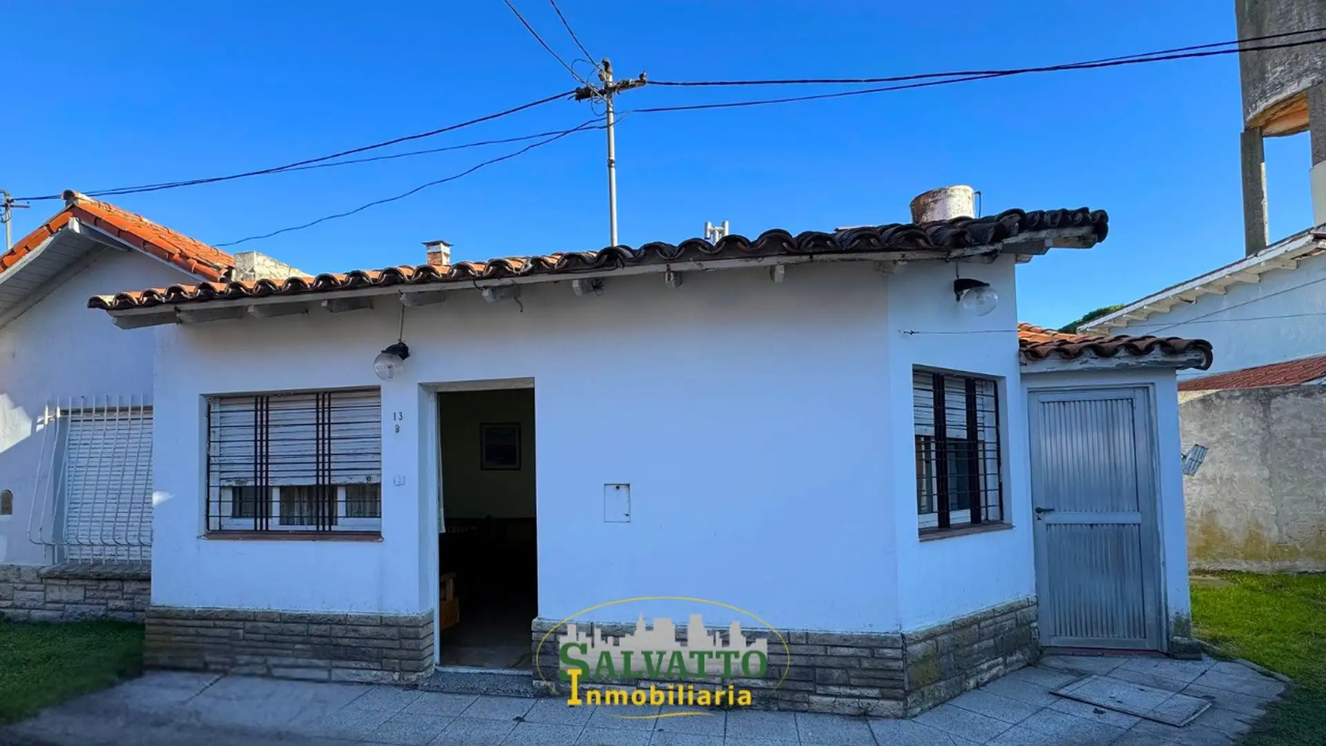 Chalet PH 2 ambientes con entrada de auto y patio en Faro Punta Mogotes