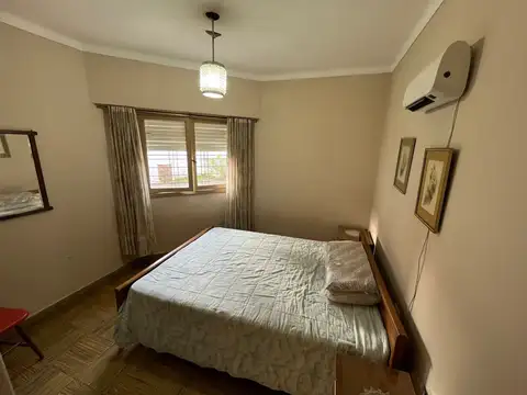 CHALET EN PH DE 2 AMBIENTES CON ENTRADA DE AUTO Y PATIO