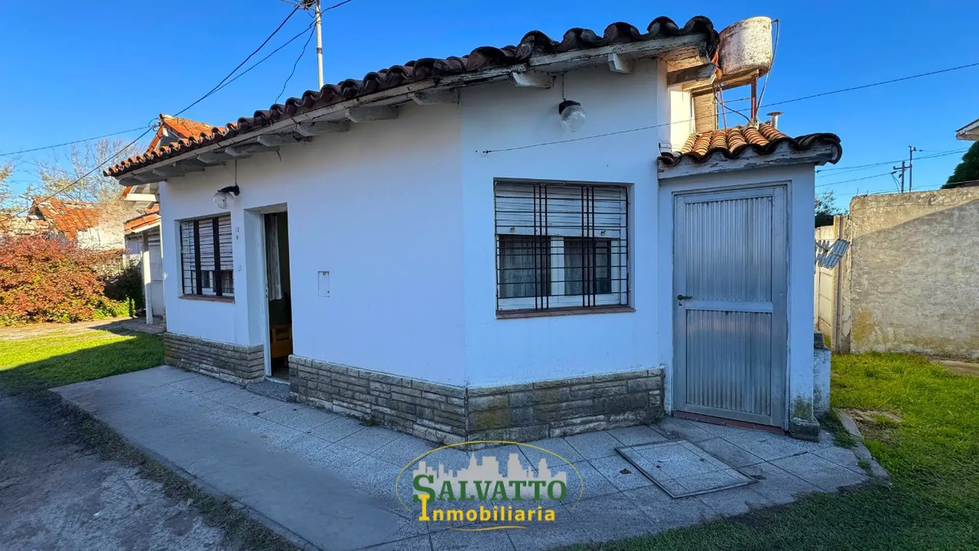 Chalet PH 2 ambientes con entrada de auto y patio en Faro Punta Mogotes