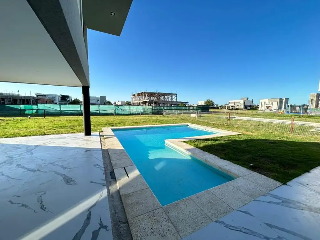 Casa en venta de 4 Ambientes con galería y piscina en el Exclusivo Greenville Polo & Resort  - Foto 13