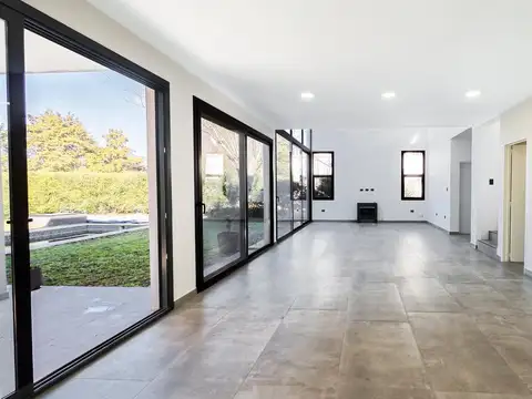 Casa en Venta con 4 cocheras