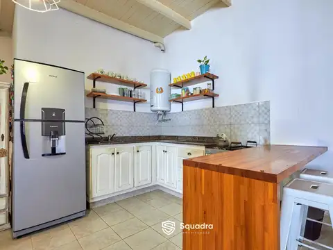 VENTA | PERMUTA - Casa de pasillo de 2 dormitorios - Barrio Arroyito. - APTO CRÉDITO.