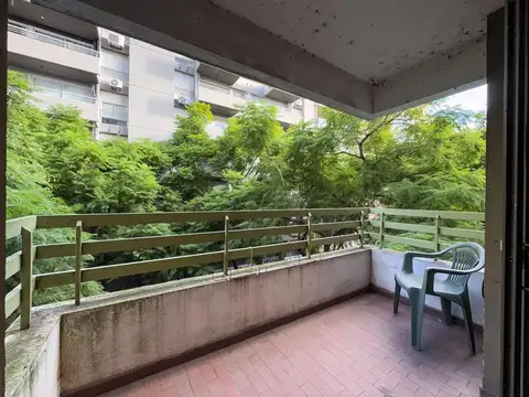Departamento 2 dormitorios, cocina separada, balcon al frente, centro