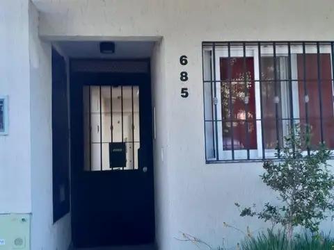 Aquino 685 , Piso PB