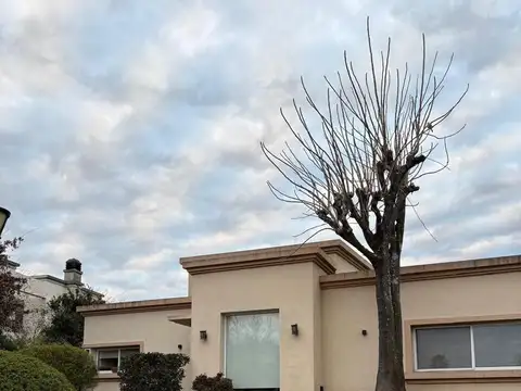 Casa en Venta en Haras Santa Maria, USD 265.000