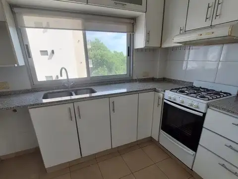 DEPARTAMENTO 2 AMBIENTES CON BALCON - EXCELENTE UBICACION -