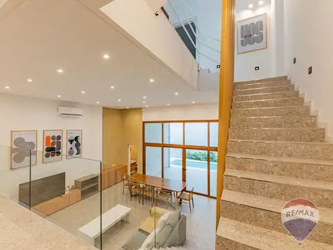 Casa 7 ambientes con 4 baños