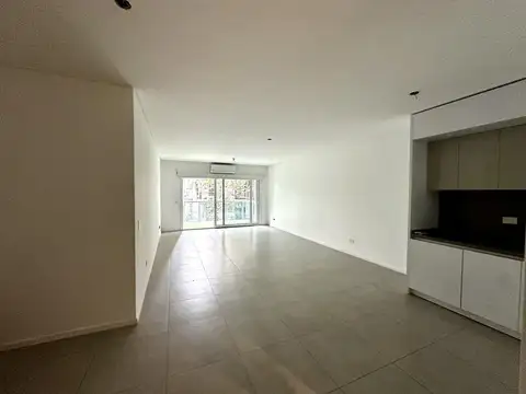 Muy amplio monoambiente al frente con balcón. Impecable!!