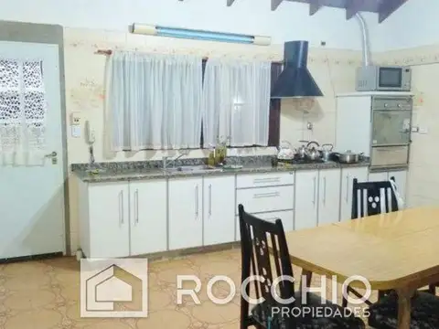 Casa en Venta con 3 cocheras