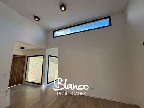 Casa 5 ambientes con 4 baños