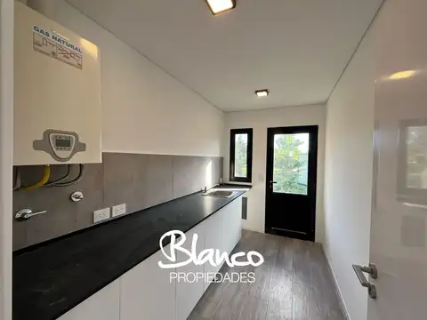 Casa 5 ambientes con 4 baños