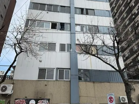 Departamento en venta de 4 ambientes, al frente con patio.